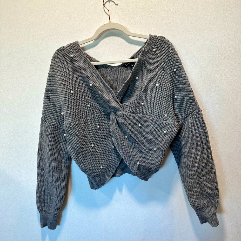 Timing Cropped Chunky Knit Pearl Accent V-Neck Tie Front Sweater Women’s Size M